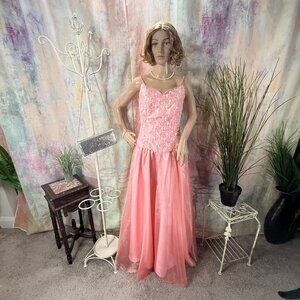 πOne of the Kind Richly Beaded Prom - Formal - Ball Dress "Excellent Tailoring"